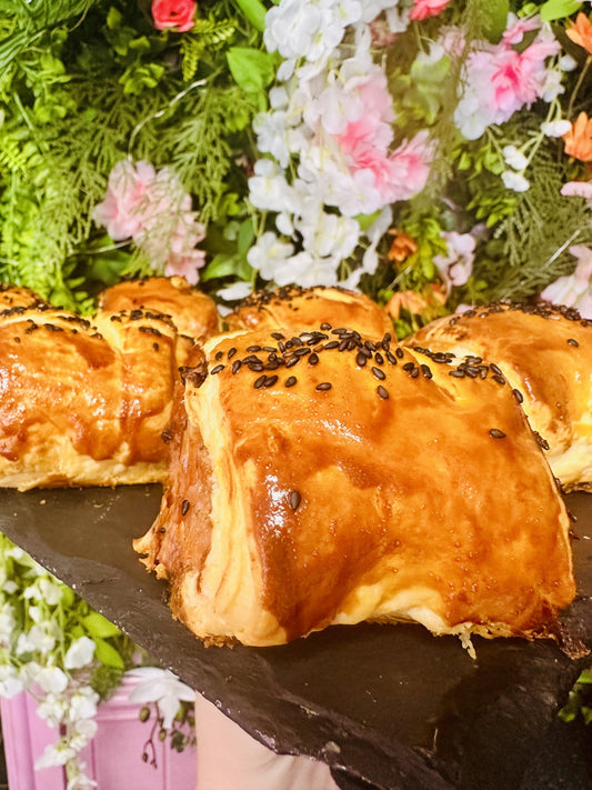 Pork, Brie & Mango Chutney House Sausage Rolls (4 Box)
